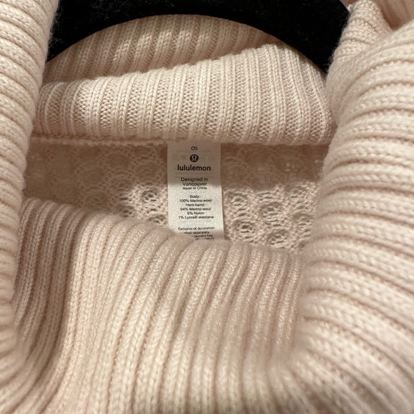 LULULEMON Rolling in the Warmth Poncho Merino Wool Turtleneck Angel Wing OSFA - Picture 4 of 5